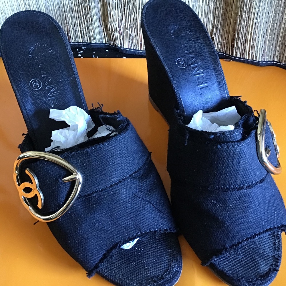 CHANEL Black Canvas Leather Wedge Heart Logo